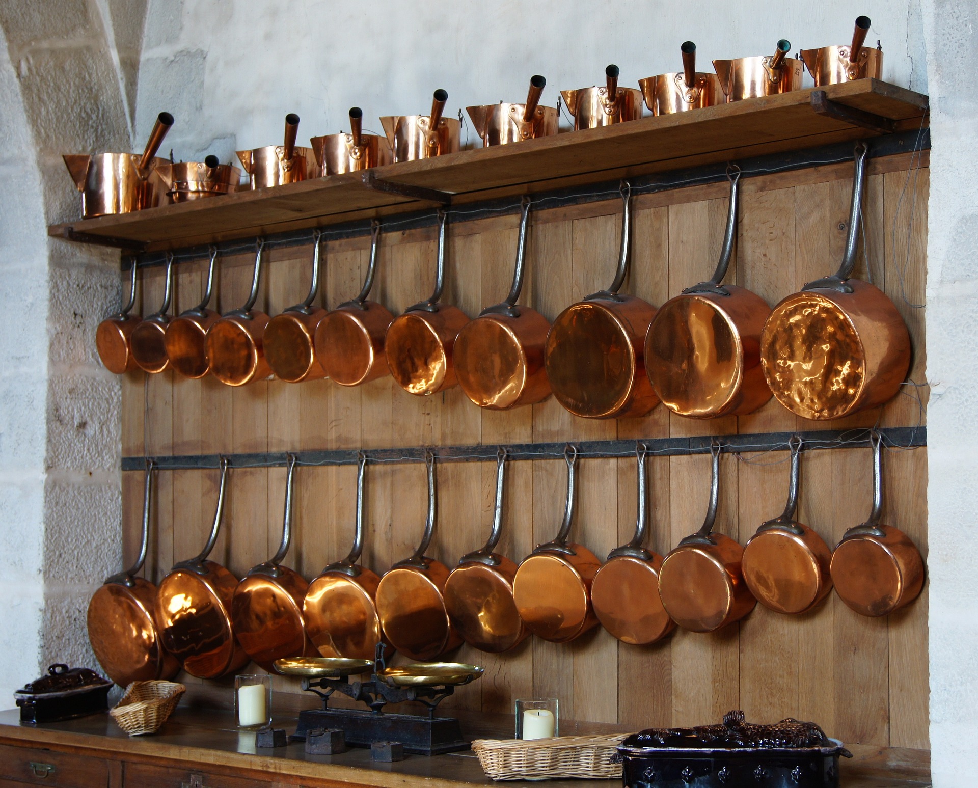 Tazas y camisetas con el símbolo químico del cobre. Regalos originales de química y de la tabla periódica.